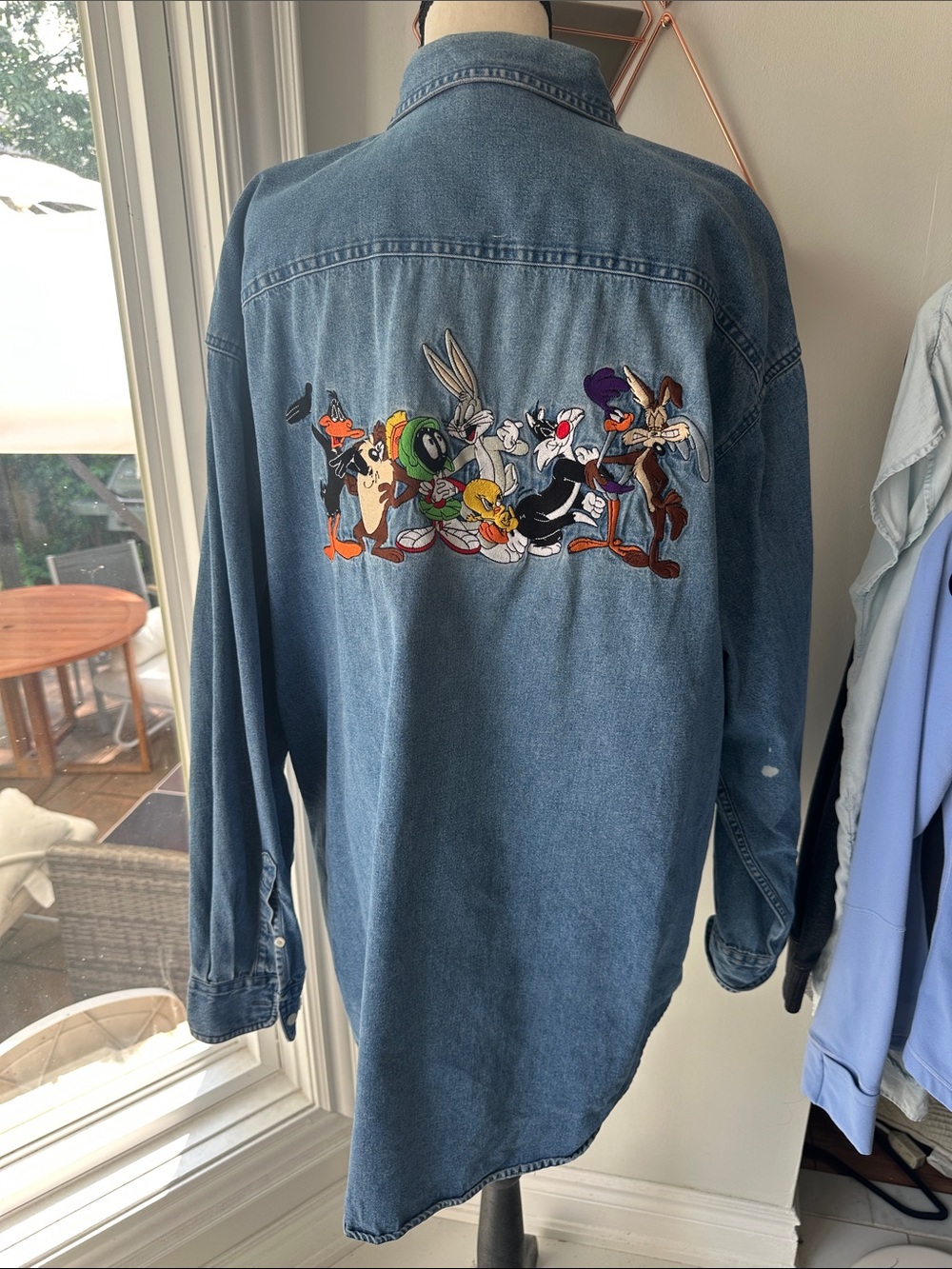 VINTAGE 90s Unisex XL Warner Brothers Blue Denim Shirt Looney Tunes Embroidery